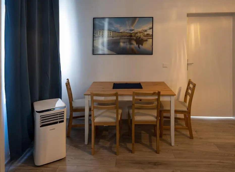 Royal Blue Deluxe Apartment Vienna Austria